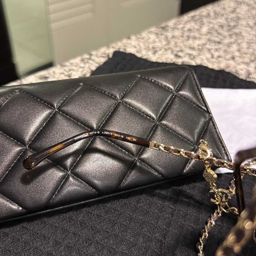 Chanel CC interlocking butterfly Sunglasses with chain - Picture 9 of 13